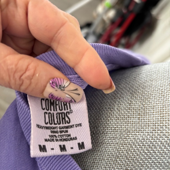 🕔 BRAND NEW NEVER WORN GNOME LOVE TSHIRT SIZE SMALL - Picture 7 of 7